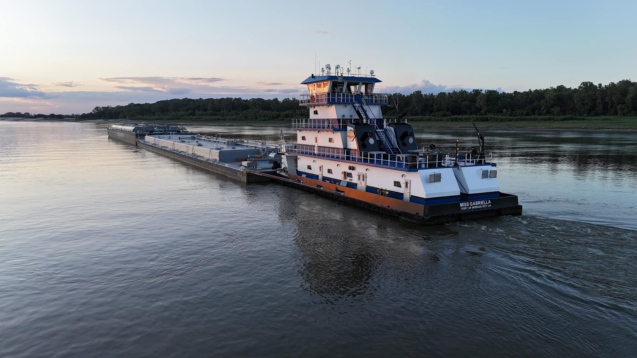 Waiting on Harvey locks in the lower Mississippi River